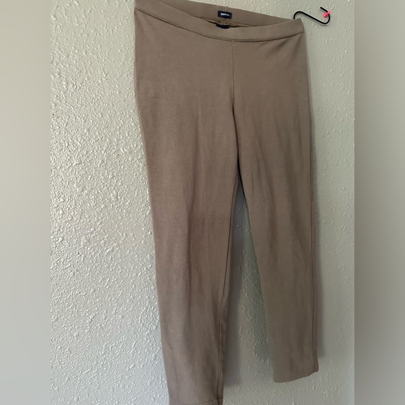 Gap Gap Stretch Womans Size M  Tan 3/4 Yoga Pants - Picture 2 of 7